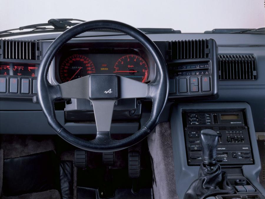  Renault Alpine GTA V6 GT 1985 года  (фото 10 из 10)